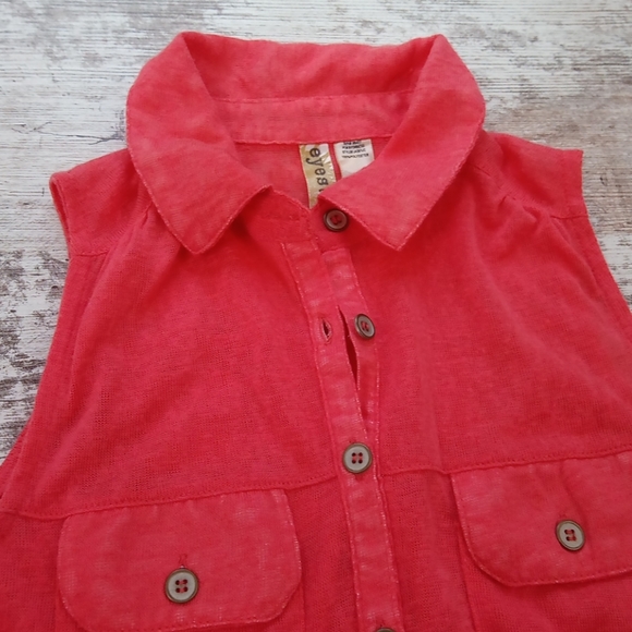 Eyeshadow Soft Sleeveless Collared Button Down Top - Picture 3 of 11